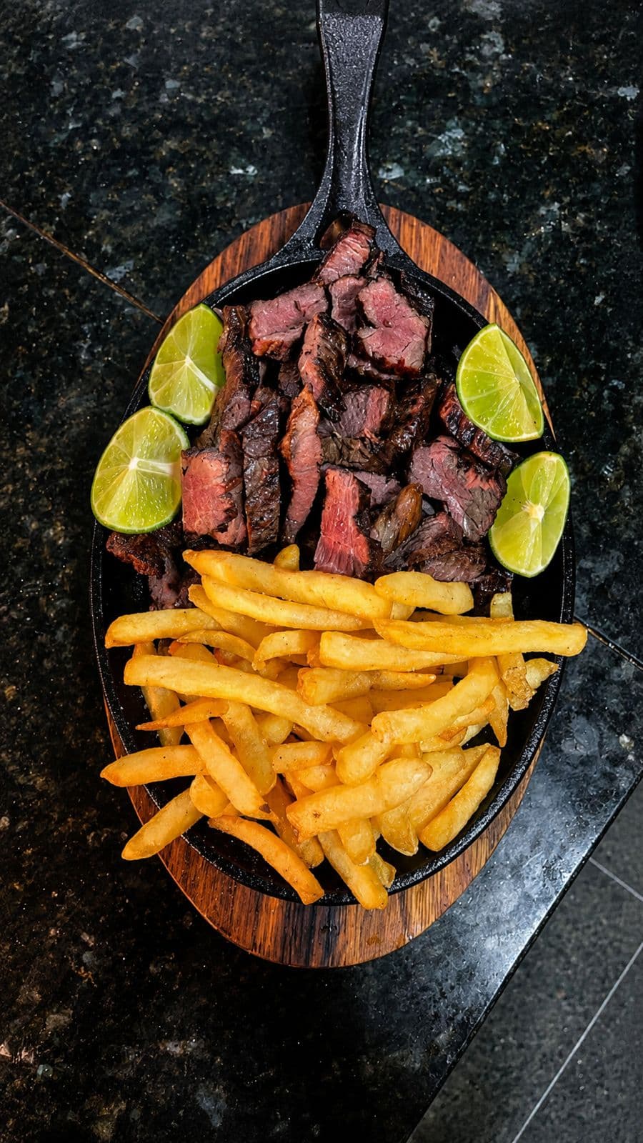 Porção de Contra Filé com Batata Frita (ou Mandioca)